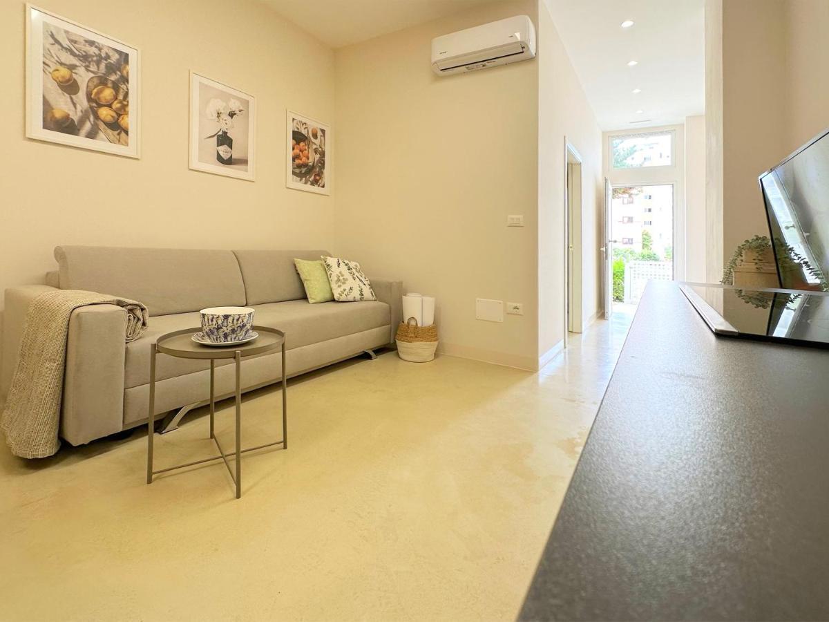 13 Eur For Monthly Stay - Home By The Sea - Hbs Golem  Esterno foto